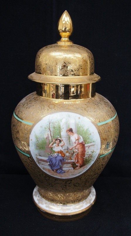 VICTORIA Czechoslovakia China 18" 24 Karat Gold/White Lidded Urn Vase RARE 