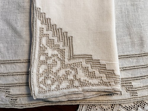 Beautiful Vintage Set of 8 Beige/Taupe Linen Placemats + 8 Napkins Cutwork - Picture 6 of 10
