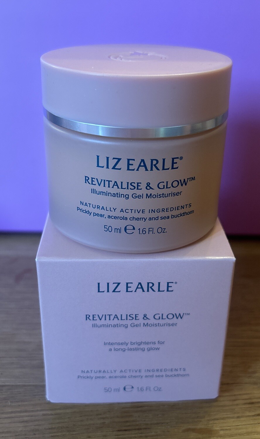 Liz Earle Liz Earlliz Earle Revitalise & Glow Illuminating Gel Moisturiser 50Mle Revitalise & Glow Illuminating Gel Moisturiser 50Ml - Image 9