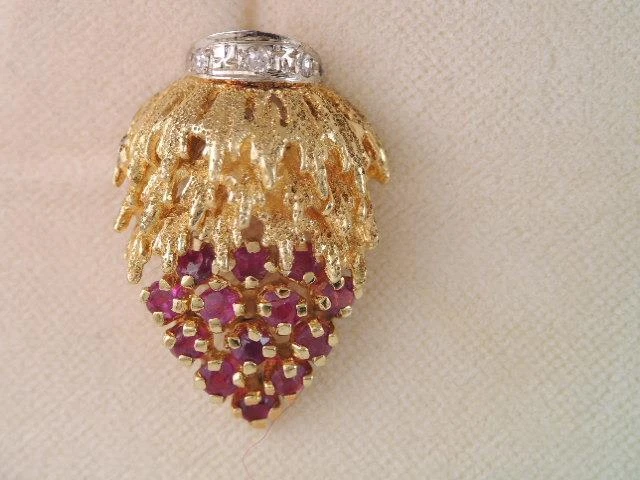 STUNNING 18K & 14K GOLD DIAMOND &LAB CREATED RUBY STRAWBERRY EARRINGS IN BOX - Image 2 of 4