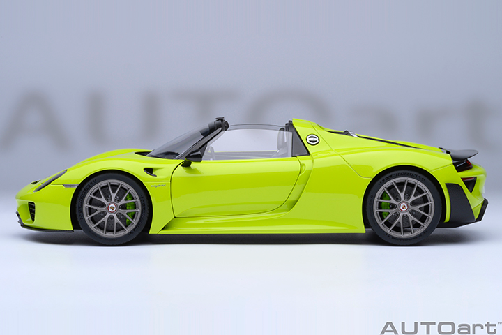 PORSCHE 918 SPYDER WEISSACH PACKAGE ACID GREEN 1:18 by AUTOART