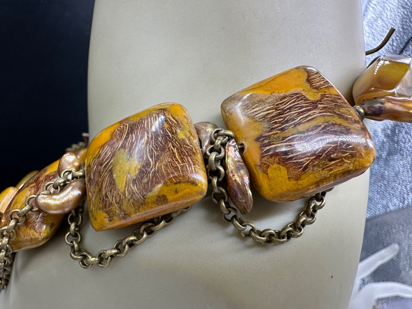STATEMENT CHAIN SHELL AGATE RESIN MULTI BEAD FALL… - image 8