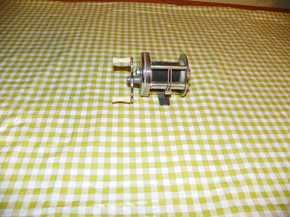 Vintage Bronson Lashless Model No. 1700 Fishing Reel Made in Vintage Bronson Lashless Model No. 1700 Fishing Reel Made in