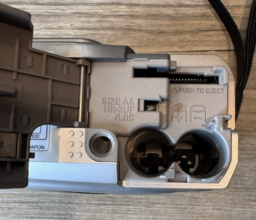 Fujifilm FinePix 2650 Digital Camera 2.0MP Silver Tested And Works No SD Card - Picture 10 of 10