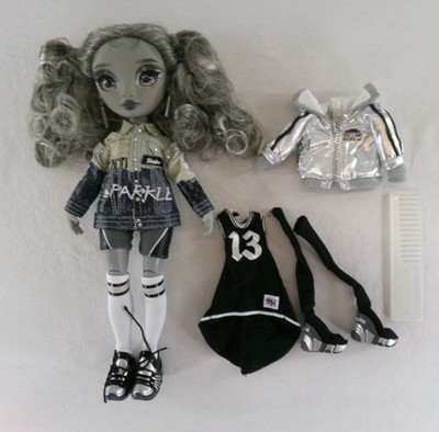 SHADOW HIGH NICOLE STEEL SERIES 1 SHADOW HIGH DOLL WITH EXTRA OUTFIT-EUC