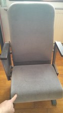 Kinosessel grau gepolstert aus dem Cinema Mannheim aufgearbeitet mit nostalgisch