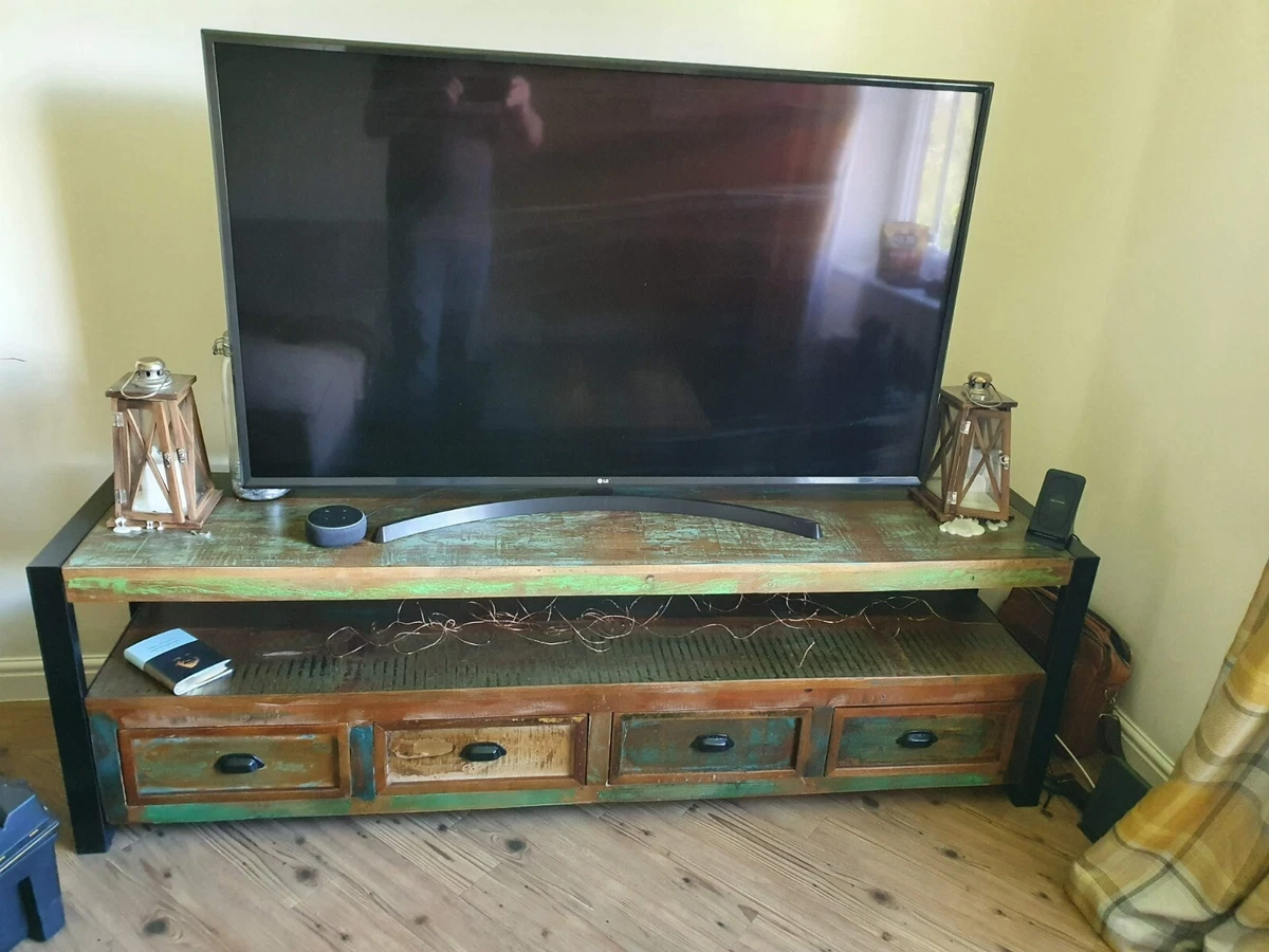 Urban clearance tv stand