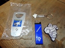Lot decapsuleur porte clé embleme briquet michelin bibendum  collection 