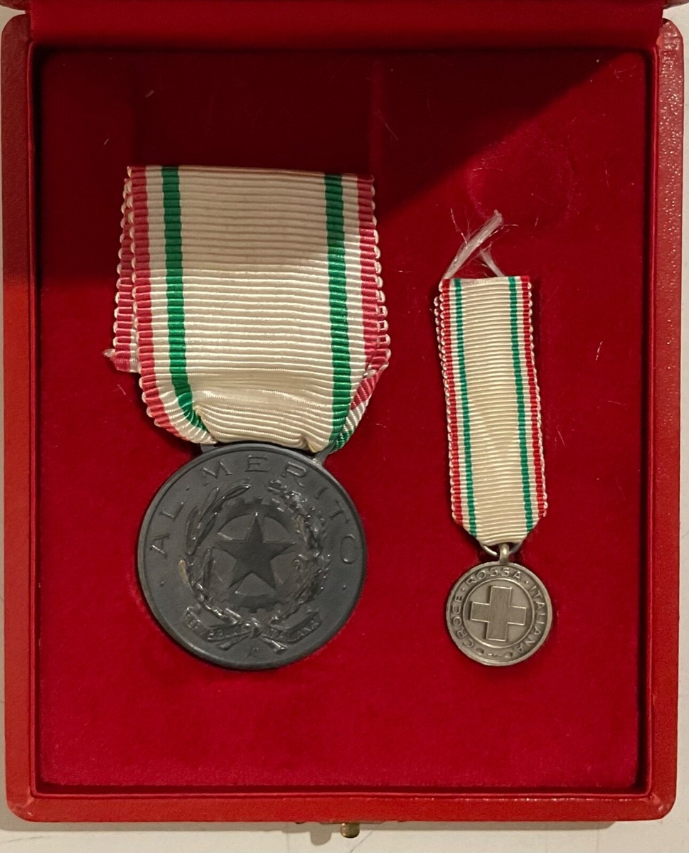 Médaille En Argent "Croce Rossa Italiana" Avec Miniature - Merito - Fabriquée En Italie