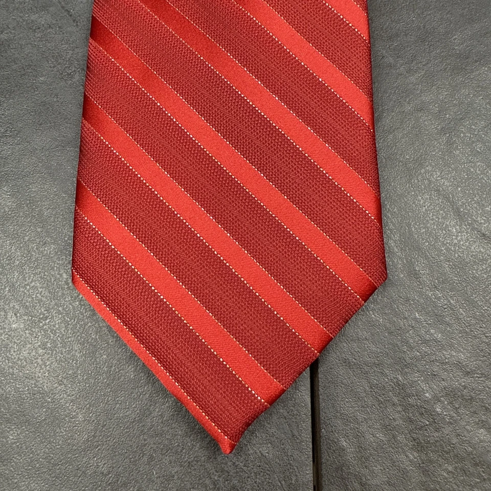 Corbata Stafford roja a rayas hilo dorado vacaciones para hombre 100 % seda 60 x 3,25 Foto 2 de 4