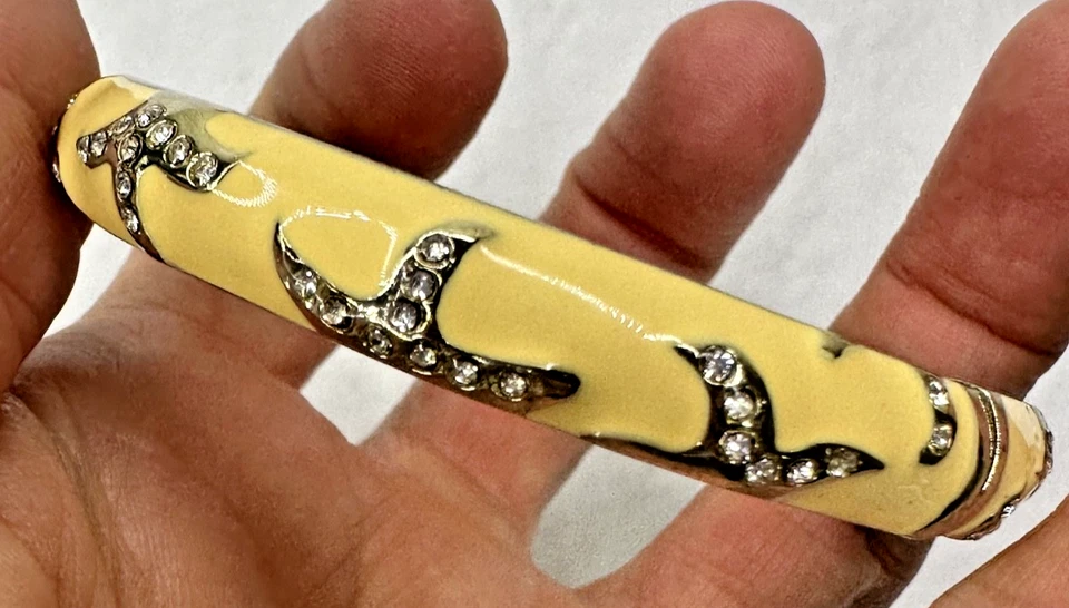 Joan Boyce Enamel Starfish Hinged Bracelet Yellow Enamel Crystals Stunning Gold - Image 4 of 4