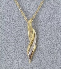 Collier en or massif 18 carats avec son pendentif (anneau invisible) - femme