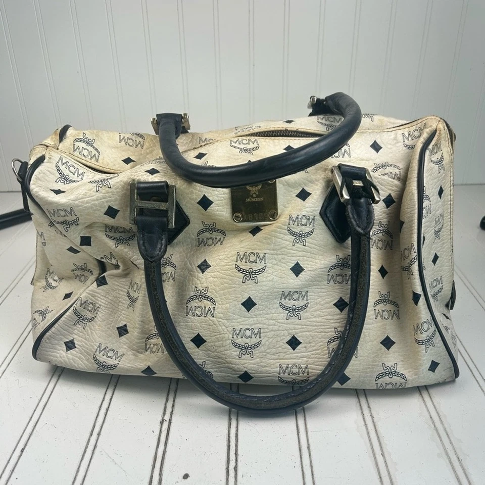 Bolsa de mão MCM Visetos Boston branca e azul bolsa de couro - Imagem 2 de 4