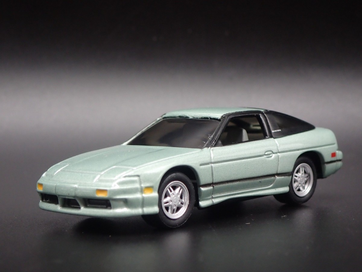日産240SX　ミニカー 1989-1998 NISSAN 240SX GREEN 1:64 SCALE COLLECTIBLE DIORAMA