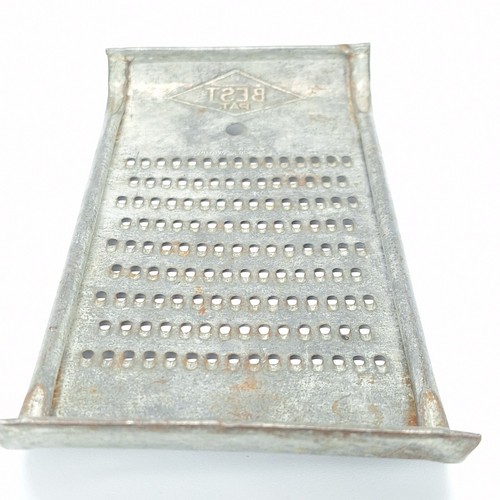 Vintage Best Metal Cheese Grater - Rustic/Farmhouse - Picture 4 of 5