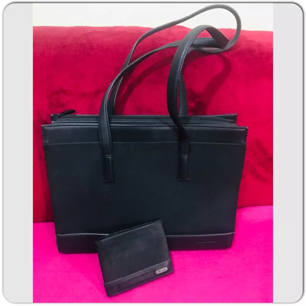 Tumi leather purse hot sale