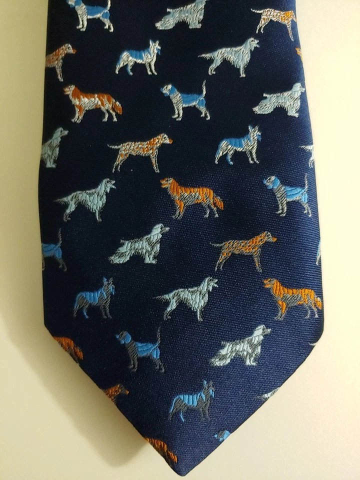 Gravata de pescoço vintage Yves Saint Laurent YSL várias raças de cães - 54" L 4,25" W - Imagem 2 de 4