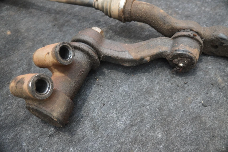 Brazo de acoplamiento de varilla de piñón de cremallera de engranaje de dirección 25944024 Chevrolet Silverado 3500 2016 Foto 2 de 4