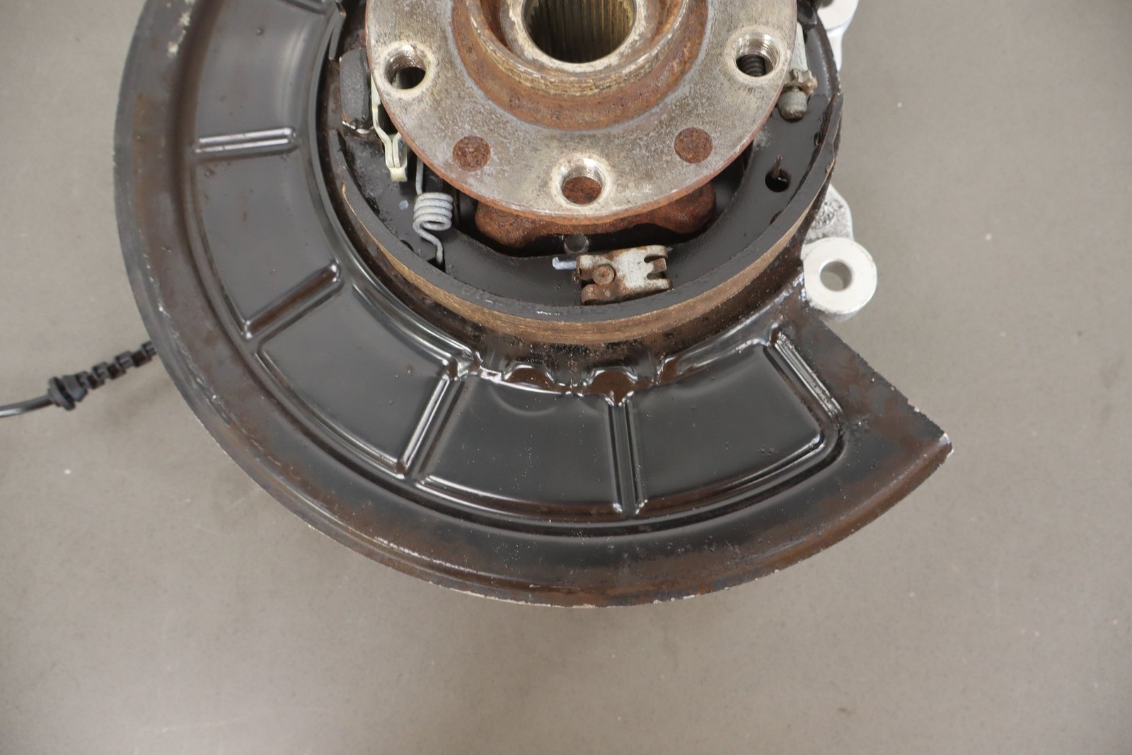 14-17 Maserati Ghibli AWD Rear Right RH Spindle Knuckle W/ Hub & Sensor (77K)