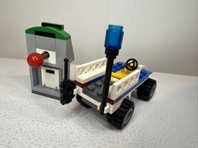 LEGO- CITY- POLICE STARTER SET- 60136 -near COMPLETE - see Description