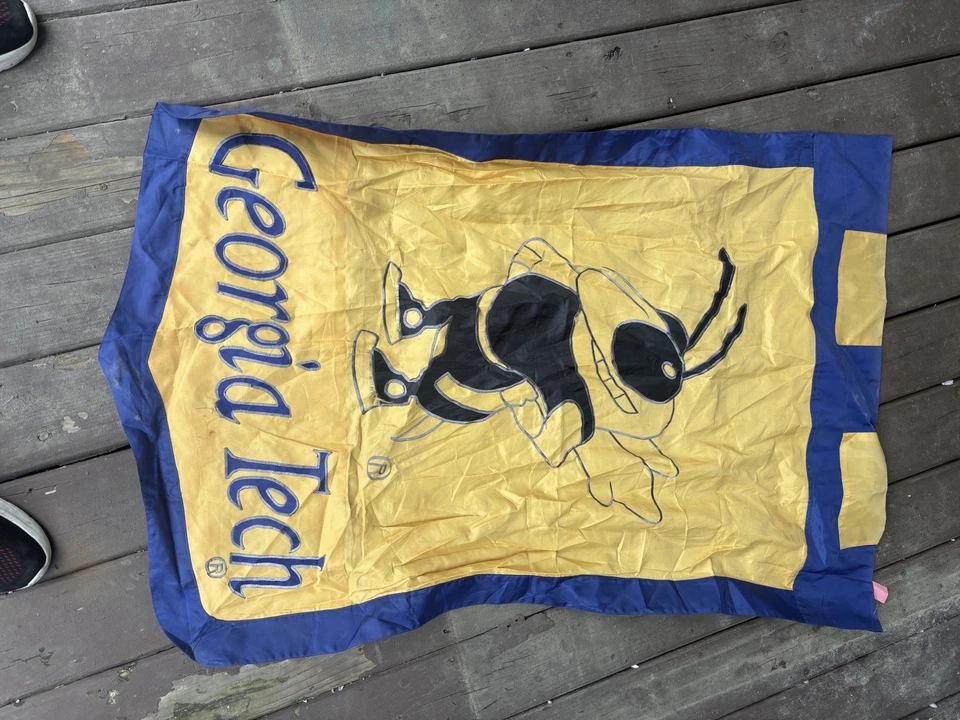 Georgia Tech Chaquetas Amarillas Casa Patio Bandera Bandera Azul y Dorado Antiguo Letrero Raro Foto 2 de 3