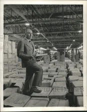 1954 Press Photo Administrator Edmund Mansure checks supplies in GSA's Franconia