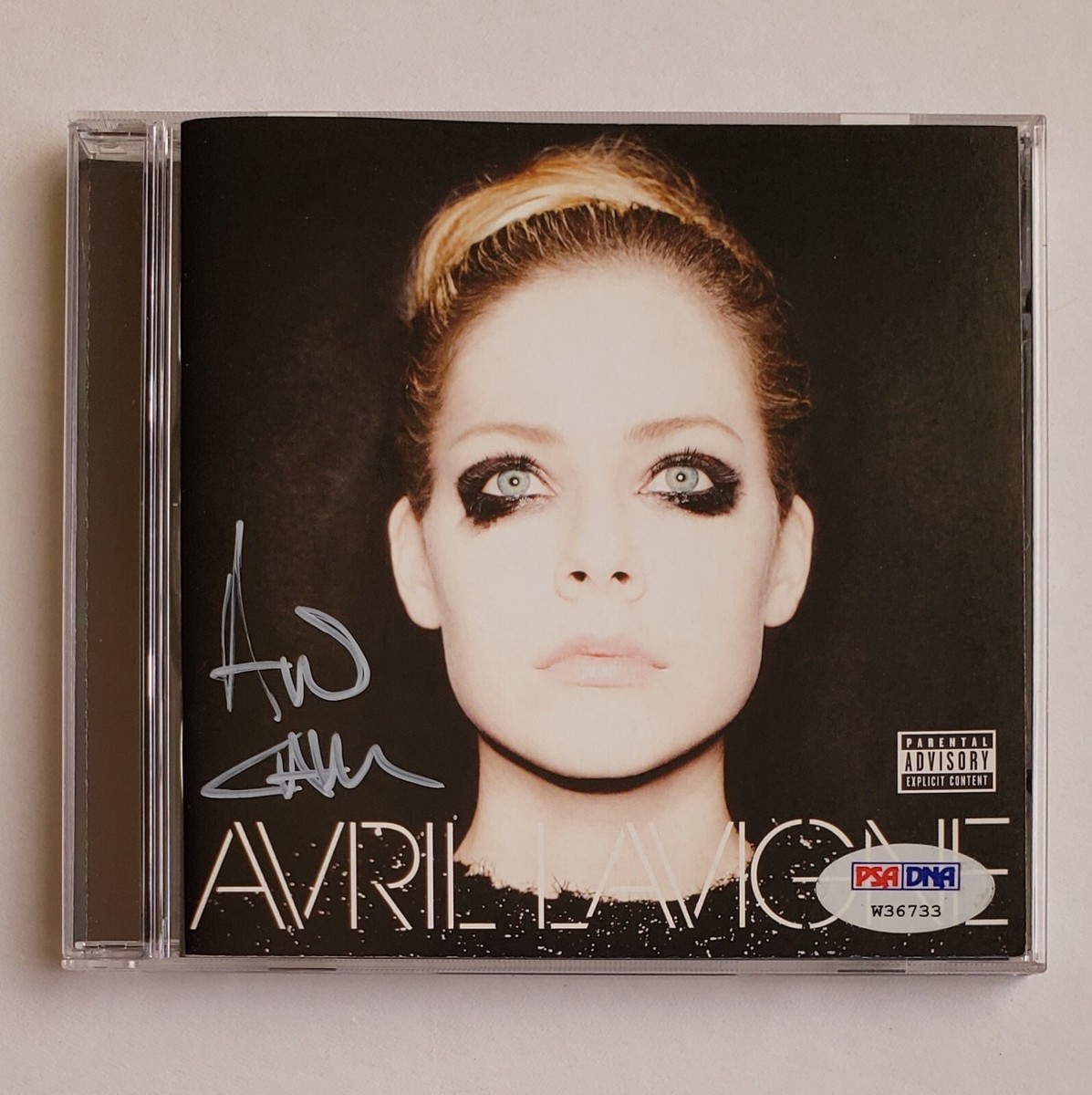 Avril Lavigne Signed CD Booklet PSA DNA Here's To Never Growing Up
