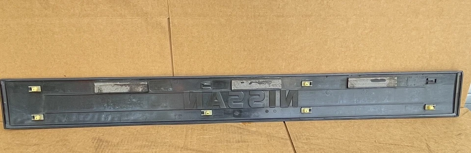 1990 - 1995 年日产探路者后备箱舱口中心装饰面板装饰尾门 — 第 2/4 张图片