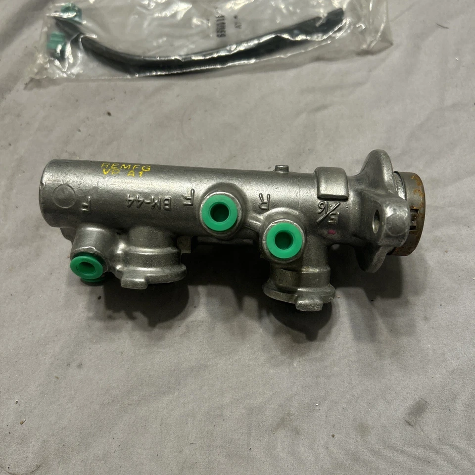 CILINDRO DE FRENO MAESTRO BENDIX REMAN R12160 PARA NISSAN 1985-1986 y Jaguar 1981 Foto 2 de 4