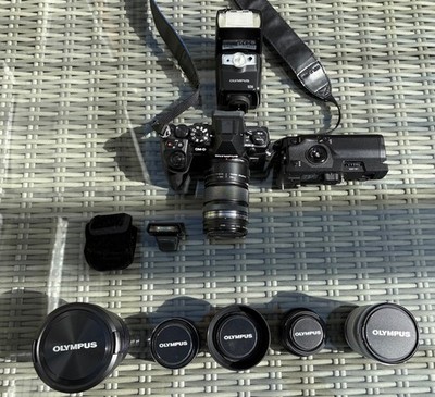 Olympus Kamera OM-D; Typ: E-Mark 1 plus Blitz und diverse Objektive