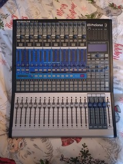 PreSonus StudioLive 16.4.2 16 Channel Digital Mixer With Flight Case and lamp