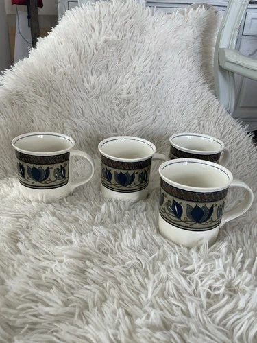 Set of 4 Mikasa Intaglio Arabella Cups Coffee Mugs 3.5 in Tall CAC01 Blue Tulips