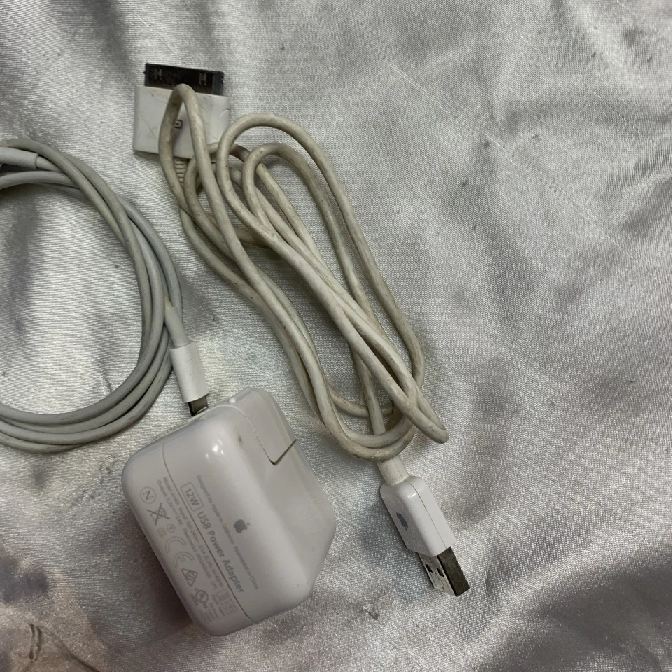 Apple A1401 12W USB Power Adapter, Lightening And  iPod Charger  Cable White - Image 3 of 4
