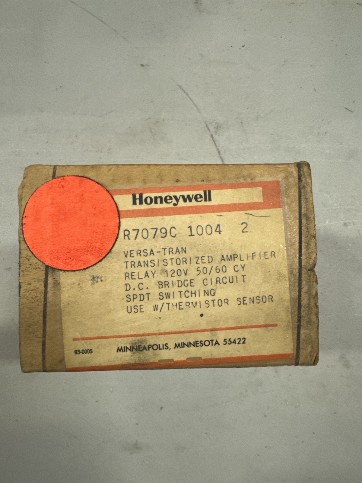 NEW IN BOX HONEYWELL R7079C 1004 2 Versa Tran Thermistor Sensor Amplifier Relay