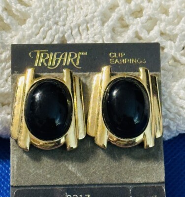 VTG 80s TRIFARI Gold Tone Earrings With Large Black Oval Center Clip NWTs