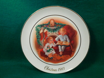 1983 Avon Christmas Memories Plate ~  Enjoying The Night Before...  ~ 22K Trim
