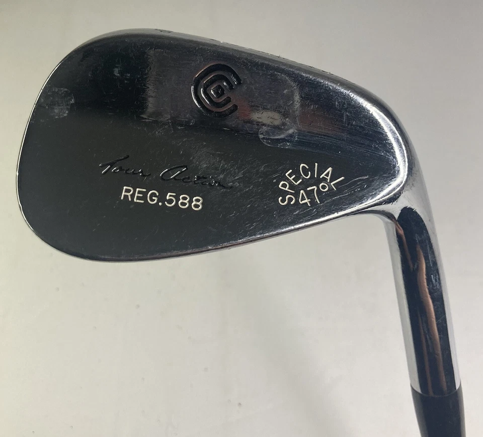 Cleveland Tour Action Reg. 558 RH Chrome Special 47 Degree 37” Golf Club - Image 3 of 4