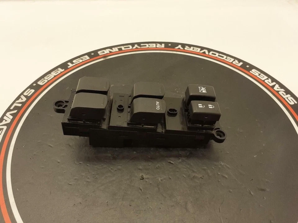 Interruptor de ventana eléctrico del lado del conductor Suzuki Swift MK4 2018 OS Foto 3 de 4