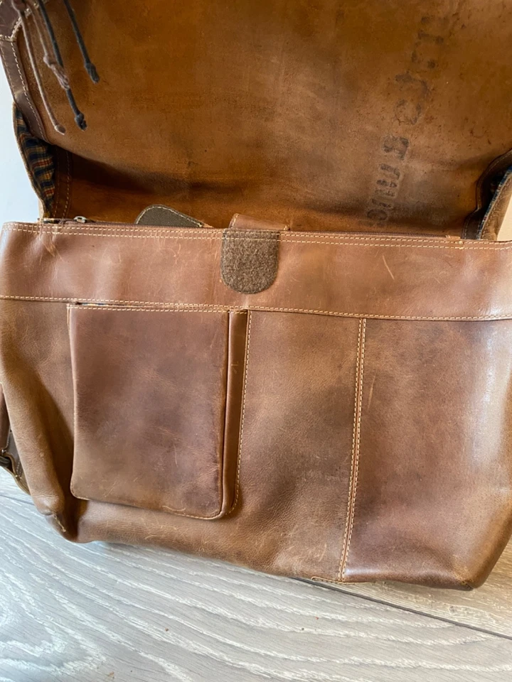 Aunts & Uncles Large Judd Leather Messenger Shoulder Bag- Vintage Tan 17.5 x 13" - Image 4 of 4