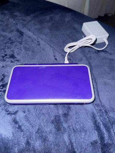 "New" Nintendo 2DS XL Purple  top screen broken, Includes Charger and Mario kart