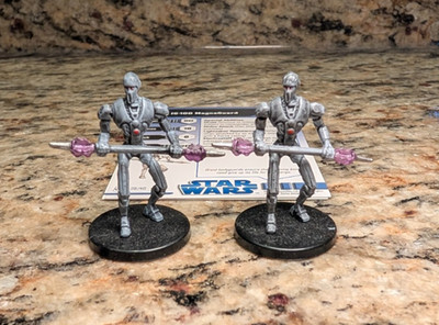WOTC Star Wars Miniatures - IG-100 MagnaGuard #28 - 2 Figures w/ Card