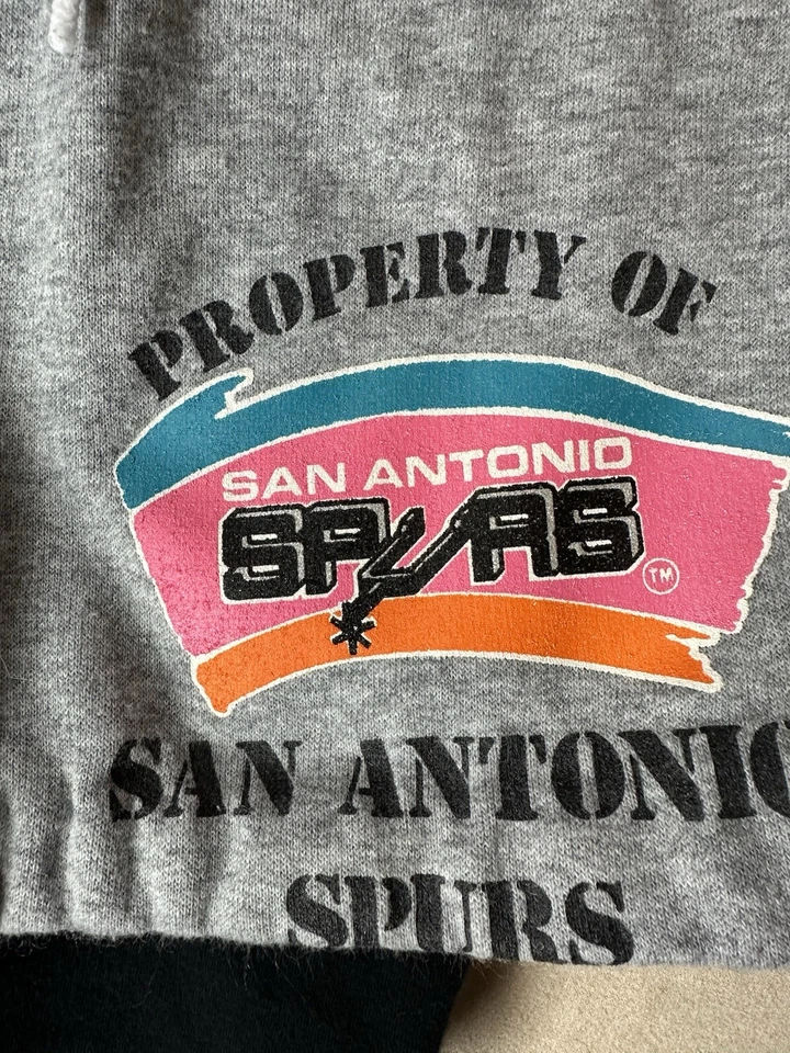 复古 SAN ANTONIO SPURS NBA 灰色黑色短裤 青少年 XL 码 美国制造 — 第 2/4 张图片