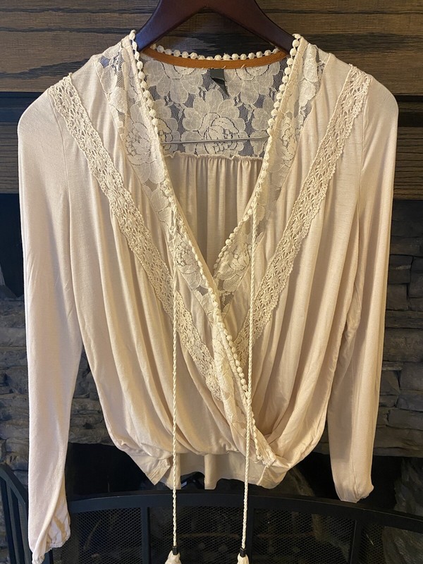 Alya Women’s Long Sleeve V Neck Blouse Size XS Low Hem Boho