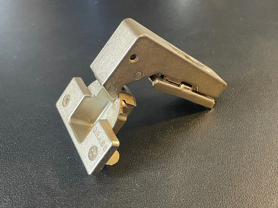 NUEVA Bisagra de Hierba 319 • Serie 1000 Clip On, AUTO CIERRE Muelle PERFECTO ESTADO Foto 2 de 4