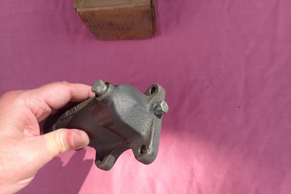 1948 - 54 别克自动变速器高累积器,全新无标签! 1390446 AT Dynaflow — 第 3/4 张图片