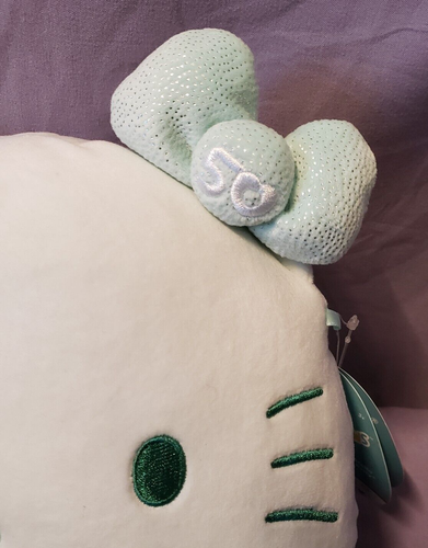 Peluche Squishmallows Hello Kitty 50 Aniversario Verde Monocromo 8" Nuevo con Etiquetas Sanrio - Imagen 2 de 5