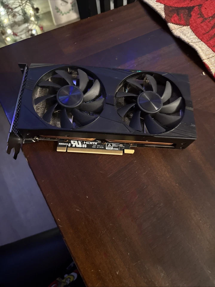 Tarjeta de gráficos GeForce RTX 3050 Foto 2 de 4