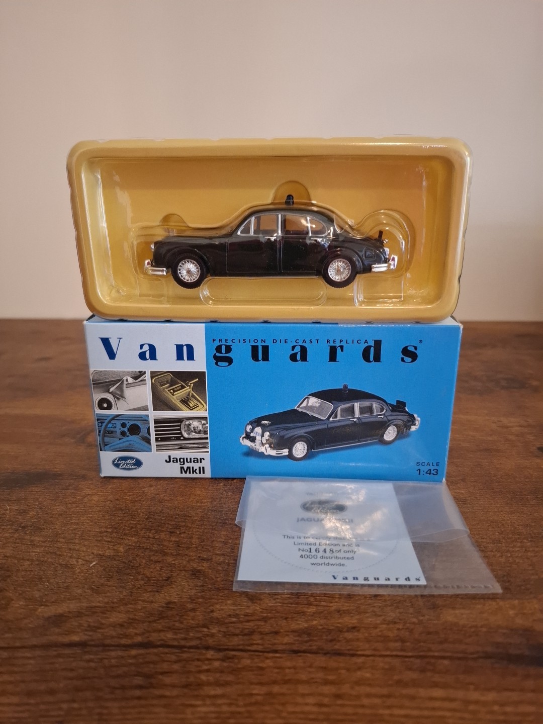 Vanguards 1/43 Scale VA08400 - Jaguar Mk2 - Somerset Constabulary