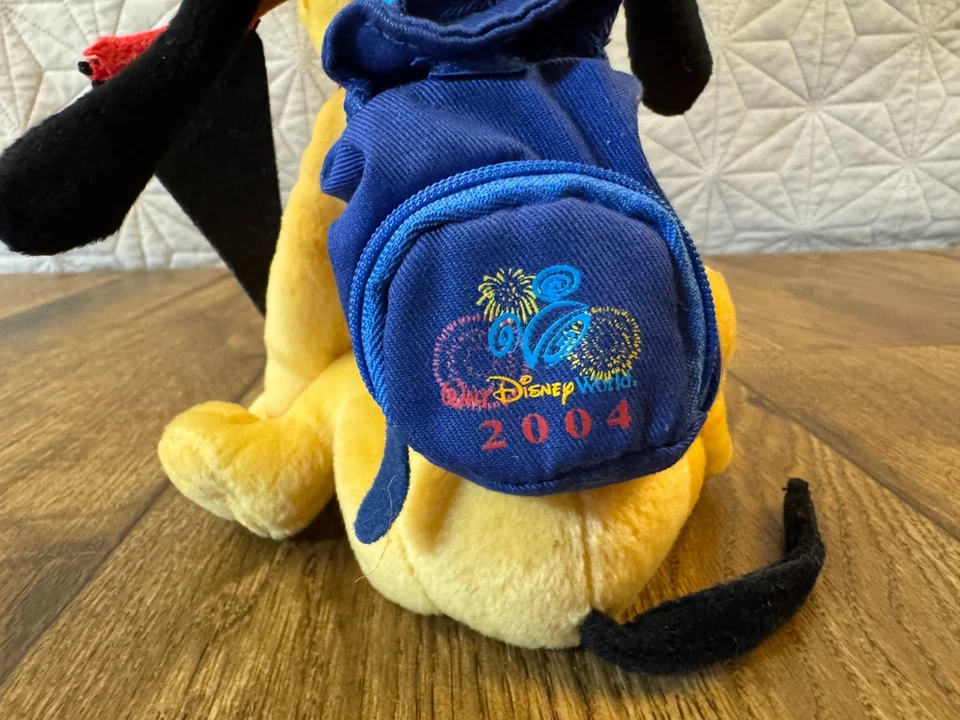 华特迪士尼世界冥王星 8 英寸毛绒填充动物 2004 玩具带帽子背包 — 第 4/4 张图片