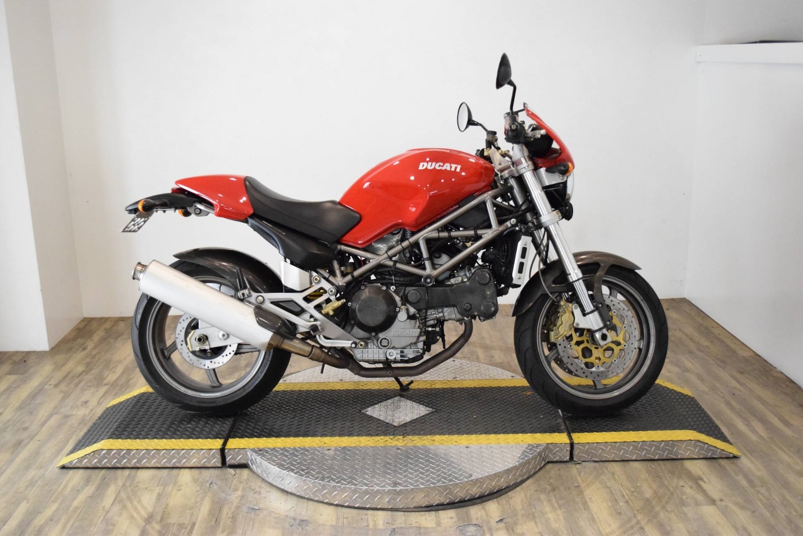 2001 Ducati 900 S4  2001 Ducati 900 S4